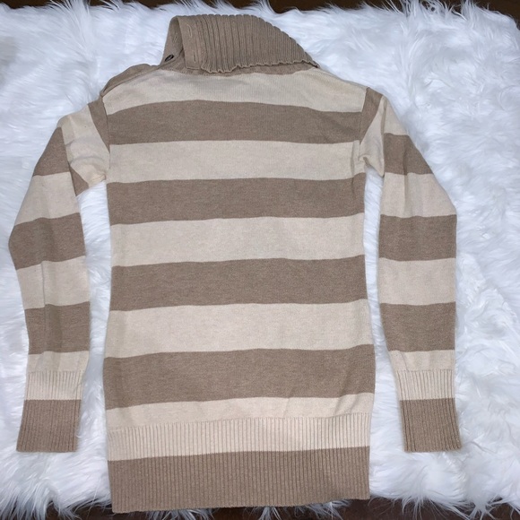 🌺 3/$25 Banana Republic Sweater - Picture 2 of 3